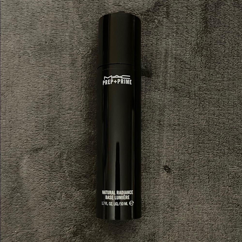 MAC Cosmetics Natural Radiance Primer in Radiant Yellow (gold)